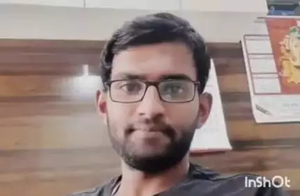 चांदवड: चांदवड मनमाड रोडवर निकम वस्ती जवळ अज्ञात वाहनाच्या धडके मोटरसायकल सॉल्ट