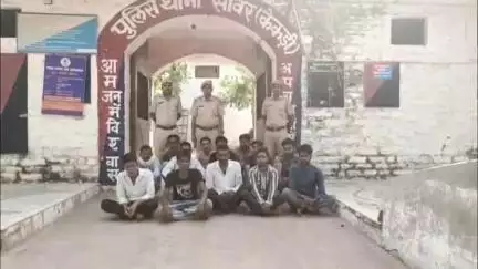 सावर: सावर पुलिस ने 5 गिरफ्तारी वारंटी व 8 जनों को संपत्ति संबंधी अपराधों और शांतिभंग में किया गिरफ्तार