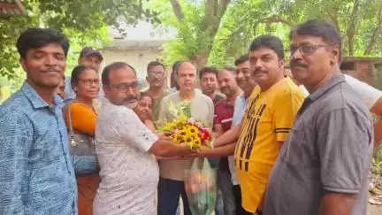 হরিণঘাটা: হরিণঘাটায় নদিয়া দক্ষিণ জেলা তৃণমূল সভাপতিকে সংবর্ধনা দিলেন সহকর্মী ও বন্ধুরা