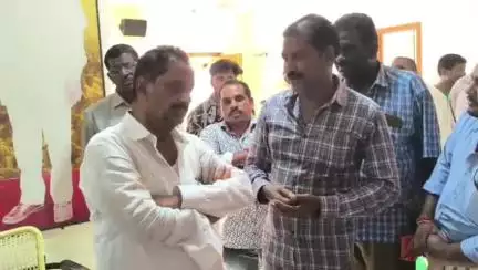 గ్రీన్ టాక్స్ రద్దుపై మండపేట లారీ ఓనర్స్ కల్చరల్ అసోసియేషన్ నాయకులు హర్షం, కూటమి నాయకులు ఉన్న ప్లెక్సీకి పాలాభిషేకం