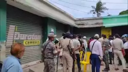 पंडौल: सकरी बाजार स्थित जिला परिषद मार्केट से अवैध दुकानें हटाई गईं