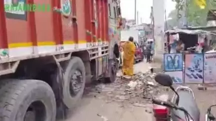 रजौन क्षेत्र के पुंसिया चौक पर भागलपुर हंसडीहा मुख्य सड़क मार्ग रोजाना जाम की स्थिति राहगीर है परेशान