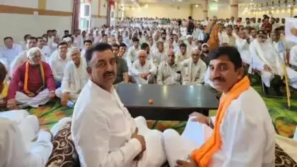 भादरा: भादरा में विधायक संजीव बेनीवाल के नेतृत्व में निकाली गई तिरंगा यात्रा, पूर्व सैनिकों का किया गया सम्मान