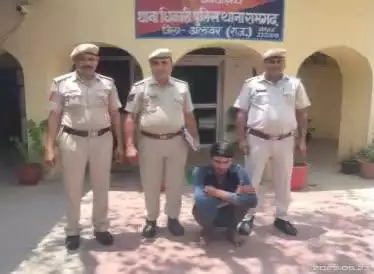 (थाना रामगढ)

"राहगीरों से मारपीट करने एंव मोबाईल छिनने का 01 आरोपी गिरफ्तार"।
#rajasthanpolice