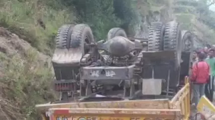 चिन्यालीसौड़: धरासू-बनचौरा मोटर मार्ग पर एक डंफर वाहन दुर्घटनाग्रस्त, चालक की मौके पर हुई मौत