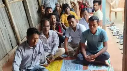 কুশমুণ্ডী: দক্ষিণ দিনাজপুর জেলার কুশমন্ডি বিধানসভার ৩০ নম্বর বুথে রবিবার সকালে বিজেপির তরফে সাংগঠনিক বৈঠক অনুষ্ঠিত হয়।