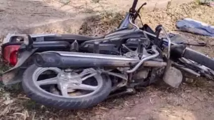 ડેડીયાપાડા: રાખસકુંડી અને ટીંબાપાડા ગામની વચ્ચે  આવેલ પુલ ઉપર એકસીડન્ટ થતાં ડેડીયાપાડા પોલીસ સ્ટેશનને ફરિયાદ નોંધાવી.