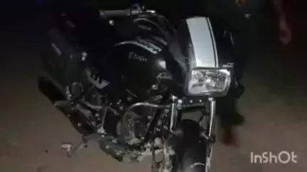 घिरोर: घिरोर में दो बाइकों की आमने-सामने भिड़ंत में दो बाइक सवार गंभीर रूप से घायल, टक्कर रविवार शाम 6:30 पर हुई