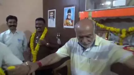 नागदा: नागदा में लैंक्सेस उद्योग के श्रमिकों ने किया स्वागत