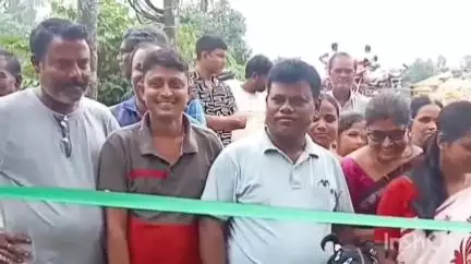 তুফানগঞ্জ ১: ঘোগারকুটি টোলগেট এলাকায় জাতীয় সড়ক থেকে সুব্রত দাশের বাড়ি পর্যন্ত ৯০ মিটার রাস্তার কাজের উদ্বোধন হলো