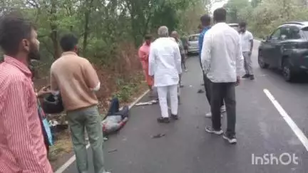 गदरपुर: विधायक अरविंद पांडे ने नैनीताल के अंतर्गत बेतालघाट जाते समय बेलपड़ाव में घायल व्यक्ति की मदद की