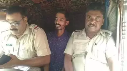 হাঁসখালি: হাসখালীতে ভাড়া খাটাতে নেওয়া লড়ি বিক্রি করে দেওয়ার অভিযোগে গ্রেফতার ব্যক্তিকে পুলিশ হেফাজতে পাঠালো রানাঘাট আদালত