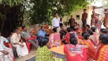 কুমারগঞ্জ: দক্ষিণ দিনাজপুরের কুমারগঞ্জ বিধানসভার শিয়ালপাড়া ও মামুদপুরে রবিবার বিজেপির সাংগঠনিক বৈঠক অনুষ্ঠিত হয়।
