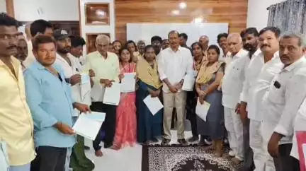 సంతనూతలపాడు: ముఖ్యమంత్రి సహాయ నిధి చెక్కులను అందజేసిన ఎమ్మెల్యే బీఎన్ విజయకుమార్