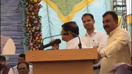 धनोरा: घंसौर में जल गंगा संवर्धन कार्यक्रम में केवलारी विधायक ठाकुर रजनीश सिंह ने राजस्व मंत्री की जमकर तारीफ की