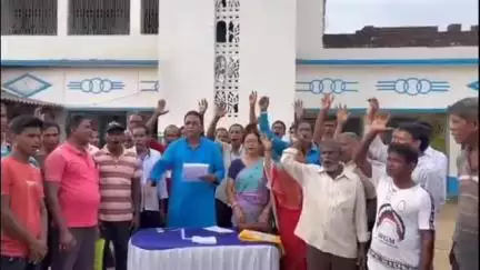 কাঁথি ৩: গঙ্গাধরচক সমবায় নির্বাচনে 22-18 আসনে জয়ী তৃণমূল; দলীয় কর্মীদের বিজয় উল্লাস, উপস্থিত পঞ্চায়েত সমিতির সভাপতি
