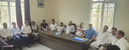 सतबरवा: पूर्व सीएम रघुवर दास 26 मई को आएंगे पलामू, जिला कार्यालय में बीजेपी कार्यकर्ताओं की हुई बैठक