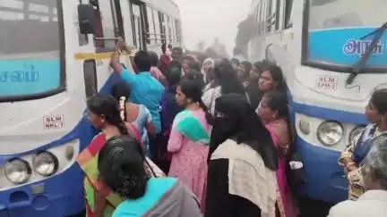ஏற்காடு: ஏற்காட்டில்  செயல்படாமல் நிறுத்தி வைக்கப்பட்டிருக்கும் கோடை விழா அரசு பேருந்துகள்.. சுற்றுலா பயணிகள் தவிப்பு