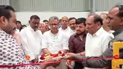 दुर्गावती: छांव रोड में दोना पत्तल की कंपनी का उद्घाटन उद्योग मंत्री नीतीश मिश्रा ने फीता काटकर किया