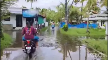 കൊച്ചി: കടൽ കയറ്റം രൂക്ഷമായതോടെ എടവനക്കാട്, പഴങ്ങാട് മേഖലകളിൽ വീടുകളിൽ ഉൾപ്പെടെ വെള്ളം കയറി
