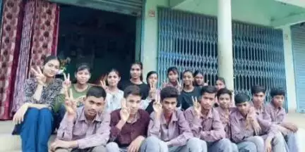 डंडई: होली फेथ पब्लिक स्कूल डंडई का कमाल, आठवीं बोर्ड में 100% परिणाम, मेधावी छात्रों ने लहराया परचम