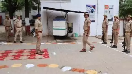 सोरांव: DCP गंगानगर ने थाना नवाबगंज में थाना परिसर, बैरक और भोजनालय का किया निरीक्षण