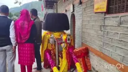 जुब्बल: देवता विष्णु नारायण मां हटेश्वरी के मंदिर पहुंचे, श्रद्धालुओं ने माता रानी के लिए दर्शन किए