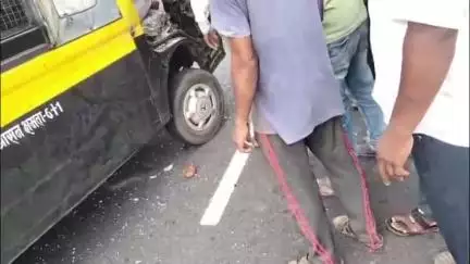 सडक अर्जुनी: काळी पिवळी ची ट्रेलर ला मागून धडक; शशिकरण मंदिरा जवळील NH 53 उडानपुलावरील घटना