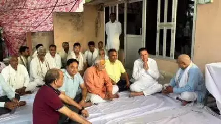 कठूमर: कठूमर के MLA रमेश खींची की माता को शोक संवेदना व्यक्त करने पहुंचे केंद्रीय मंत्री भूपेंद्र यादव व जिले के पदाधिकारी