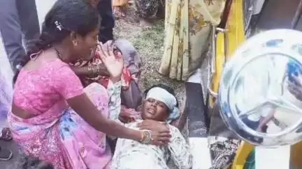 అల్లాదుర్గం: ఆగి ఉన్న ఆటోను వెనుక నుంచి వచ్చిన మరో ఆటో డీ ఘటనలో ఐదుగురికి గాయాలు