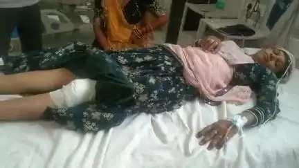 हमीरगढ़: चित्तौड़ रोड पर बाइक का टायर फटने से अनियंत्रित होकर बाइक डिवाइडर से टकराई, पति-पत्नी घायल, अस्पताल में कराया भर्ती