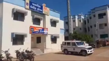 લીંબડી: લીંબડી ના જાળીયાળા ગામે તળાવની પાળે બેસવા ની ના પાડ્યા નુ મનદુઃખ રાખી યુવાન પર હુમલો કરી માર માર્યાની ફરિયાદ નોંધાઈ.