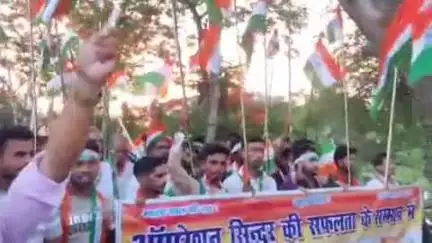 परवलपुर में ऑपरेशन सिंदूर की सफलता और सैनिकों के सम्मान में निकाली गई तिरंगा यात्रा