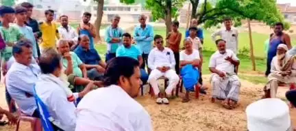 चुरचु: पिपरा गांव में मुखिया देवकी महतो की अध्यक्षता में ज़मीन विवाद को लेकर बैठक हुई