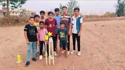 सज्जनगढ़: सज्जनगढ़ प्रीमियर लीग में बच्चों के जुनून ने रची मिसाल, अपने हाथों से बनाई ट्रॉफी और खुद ही आयोजित किया टूर्नामेंट