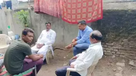 जाफराबाद: भायडी येथे शरद पवार राष्ट्रवादी गटाचे माजी आमदार चंद्रकांत पाटील दानवे यांनी दिली मयत शेतकऱ्यांच्या घरी सांत्वन पर भेट