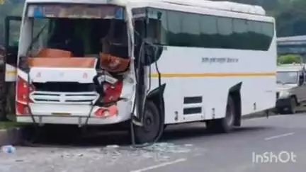 मांडू: कुज्जू लकड़ी गेट के पास दो यात्री बसों की टक्कर में बस सवार यात्री हुए घायल