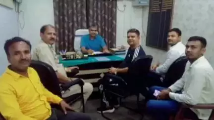 निरसा/चिरकुंडा: आजसू पार्टी के प्रखंड सचिव आशीष गोस्वामी पर जानलेवा हमले के मामले में आजसू के अधिवक्ता पहुंचे निरसा