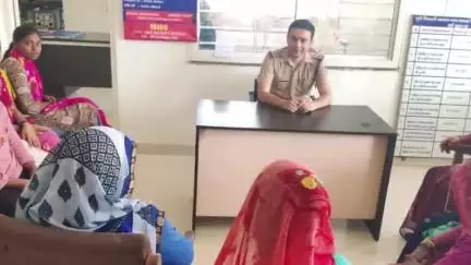 बडोनी: सरसई थाने में महिला संवाद कार्यक्रम का आयोजन, थाना प्रभारी ने महिलाओं को कानून की जानकारी दी
