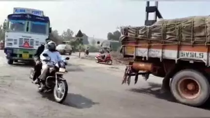 नवापूर: नवापूर रेल्वे स्थानकाजवळील फाटकाकडे मोटरसायकलीचा अपघात चालक जागीच ठार; नवापूर पोलिसात गुन्हा दाखल