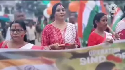 বিষ্ণুপুর ২: বিবির হাট এলাকা থেকে বিদ্যানগর পর্যন্ত তেরেঙ্গা যাত্রা পথযাত্রায় জাতীয় পতাকা নিয়ে সামিল হয় এলাকাবাসীরা