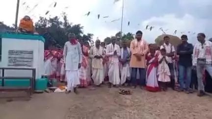 रायडीह: नवागढ़ शाही टोली गांव में कार्तिक उरांव की प्रतिमा का तीसरा वार्षिकोत्सव धूमधाम से मनाया गया