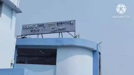 মন্দিরবাজার: কারবালা এলাকার কাছে একটি বাইক নিয়ন্ত্রণ হারিয়ে রাস্তার পাশে রাখা গাছের গুড়িতে ধাক্কা মেরে আহত হয় বাইক চালক
