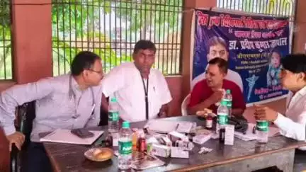रीगा: कुसुमरी पंचायत भवन में निशुल्क स्वास्थ्य शिविर का आयोजन किया गया