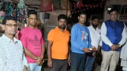 सिमरिया: विधायक उज्जवल दास पहुंचे सुभाष चौक, लोगों से मिलकर उनकी समस्याओं से अवगत हुए