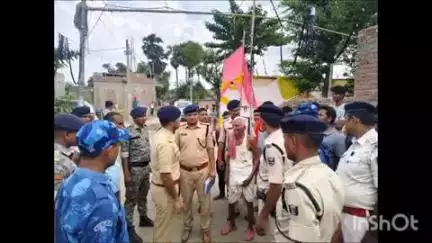 सोनपुर: सोनपुर थाना क्षेत्र के दुधैला जागीर ग्राम में दो पक्षों में झड़प, एसपी ग्रामीण ने किया घटनास्थल का निरीक्षण