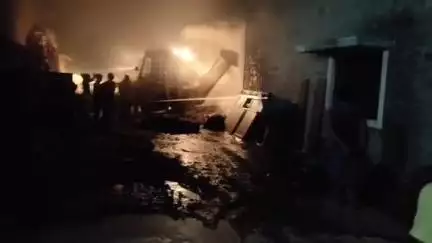 सोजत: सोजत के सोजत रोड मार्ग पर मेहंदी के गोदाम में अज्ञात कारणों से लगी भीषण आग, चार दमकलों ने आग पर पाया काबू