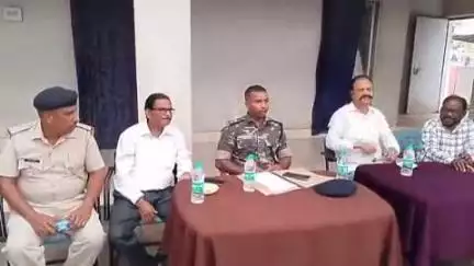 पाकुड़िया: पाकुड़िया थाना परिसर में बकरीद पर्व को लेकर प्रशासन ने शांति समिति की बैठक की