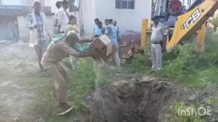 लखनौर: लखनौर थाना में 359.34 लीटर देसी व विदेशी शराब का किया गया विनष्टीकरण, 6 मामलों में हुई थी ज़ब्त