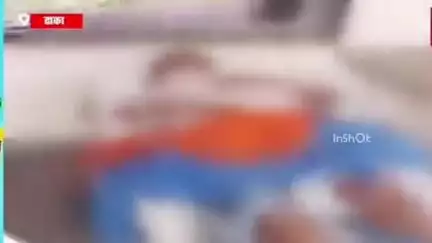 ढाका: ढाका थाना क्षेत्र के सराठा गांव के पास अनियंत्रित पिकअप ने बिजली के पोल में मारी टक्कर
